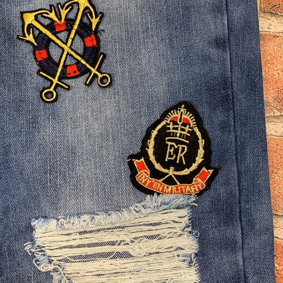 Machine patched woman’s jeans. Size 26 - Picture 11 of 12